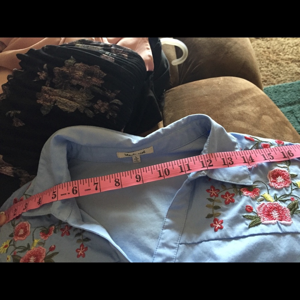 Blouse - Picture 7 of 8